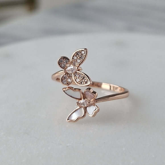 Rose Gold Butterfly ring with Mother of pearl, Charmed Aroma - Picture 4 of 7